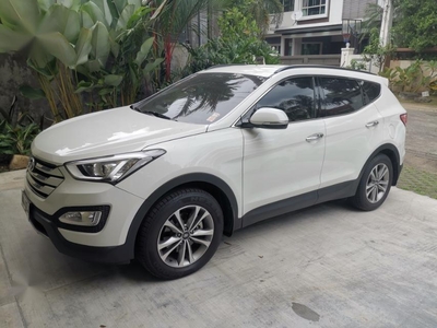 White Hyundai Santa Fe for sale in Quezon City