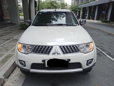 White Mitsubishi Montero 2012 for sale in Bacoor