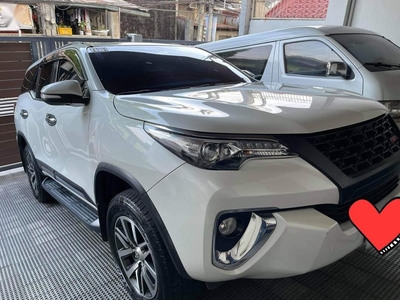 White Toyota Fortuner 2016