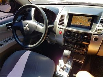 Mitsubishi Montero 2012, Automatic, 2.8 litres - Antipolo City
