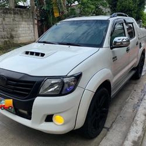 Toyota Hilux 2013, Automatic - Quezon City