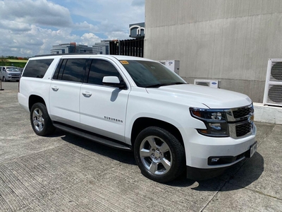 White Chevrolet Suburban 2019 for sale in Automatic