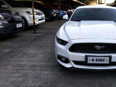 White Ford Mustang 2016 for sale in Manual