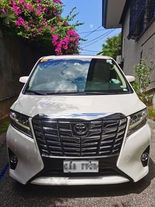 White Toyota Alphard for sale in Pasig