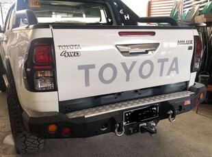 Toyota Hilux 2016 white 4x4 manual FOR SALE