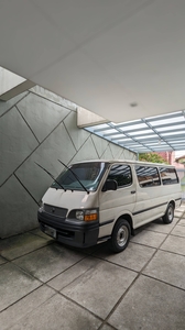 2003 Toyota Hiace Commuter Deluxe