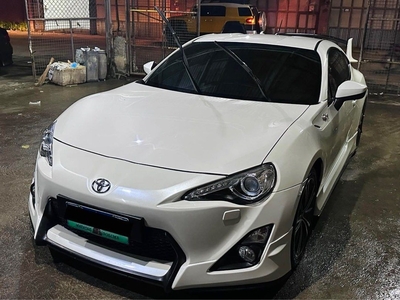 Sell Pearl White 2013 Toyota 86 in Manila