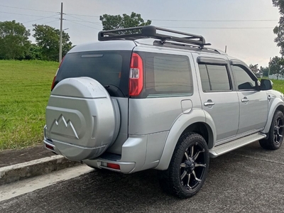 Selling Silver Ford Everest 2013 in Las Piñas