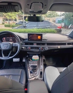 Selling White Audi A4 2019 in Makati