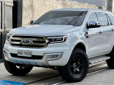 Selling White Ford Everest 2016 in Manila