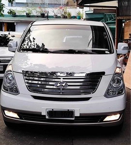 Selling White Hyundai Starex 2015 in Manila