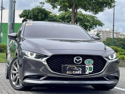 Selling White Mazda 3 2020 in Makati