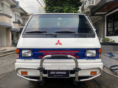 Selling White Mitsubishi L300 2015 in Quezon City