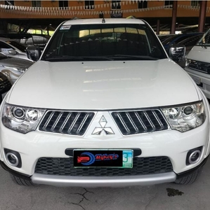 Selling White Mitsubishi Montero sport 2010 in Manila