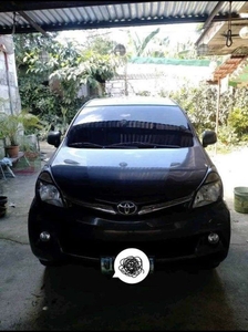 Selling White Toyota Avanza 2012 in Mandaluyong
