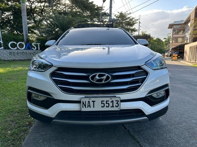 White Hyundai Santa Fe 2017 for sale in