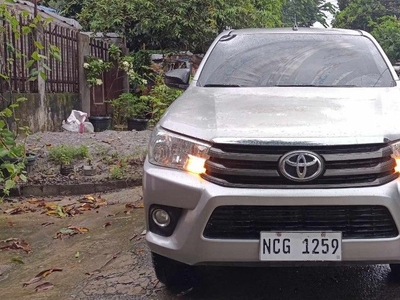 White Toyota Hilux 2016 for sale in Caloocan