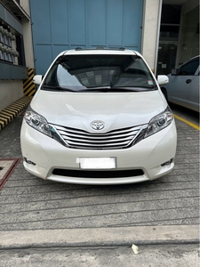 White Toyota Sienna 2014 for sale in Quezon City