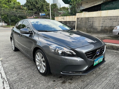 Sell Green 2014 Volvo V40 in Quezon City