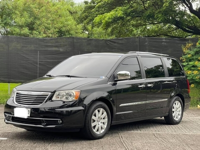 Selling Black Chrysler Town And Country 2014 in Las Piñas