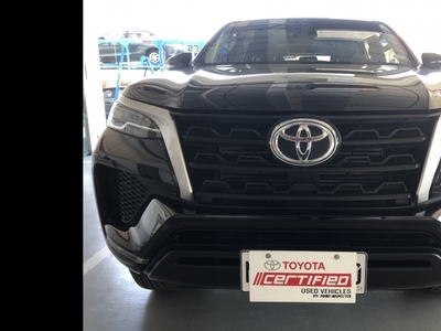 Selling Black Toyota Fortuner 2021 SUV at 8771