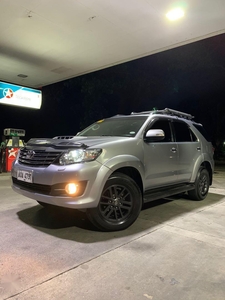 Selling Brightsilver Toyota Fortuner 2015 in Cainta