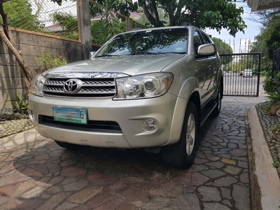 Selling Silver Toyota Fortuner 2011 in Quezon