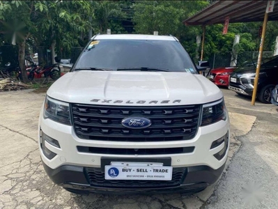 Selling White Ford Explorer 2016 in Quezon