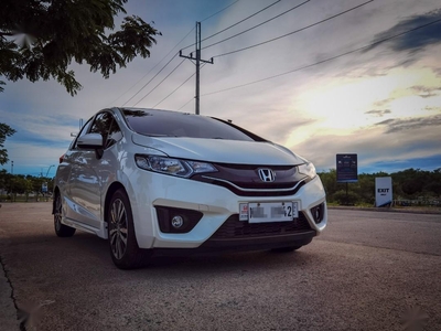 Selling White Honda Jazz 2017 in Quezon