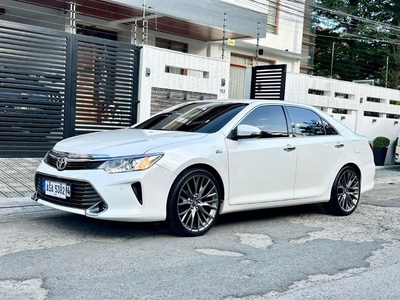 Selling White Toyota Camry 2015 in Pasig