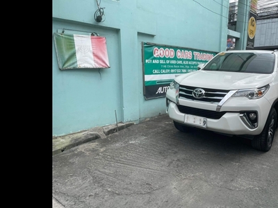 Selling White Toyota Fortuner 2018 SUV