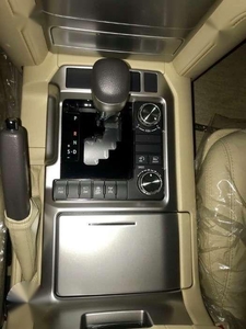 Toyota Land Cruiser LC200 VX DUBAI V8 AT 2017