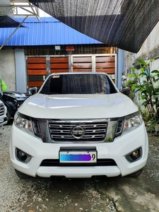 White Nissan Navara 2017 for sale in Quezon