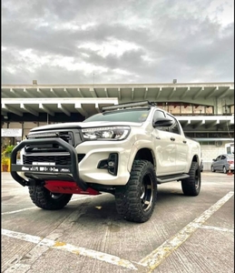 White Toyota Hilux 2018 for sale in Quezon