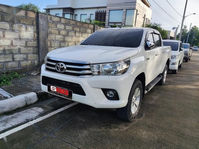 White Toyota Hilux 2020 for sale in Quezon