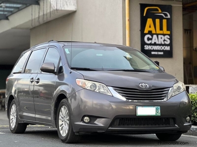 Used Toyota Sienna XLE automatic