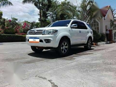2011 Toyota Fortuner G AT 4 x 2 White For Sale