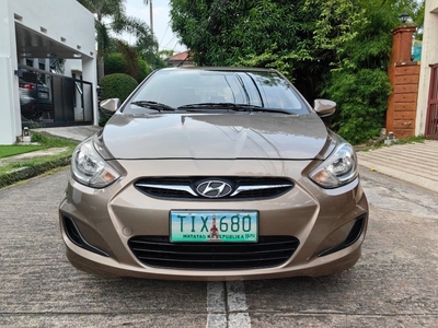 Selling White Hyundai Accent 2012 in Parañaque