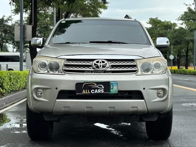 2010 Toyota Fortuner 2.7 G Gas A/T in Makati, Metro Manila