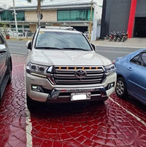 Selling Pearl White Toyota Land Cruiser 2016 in Makati