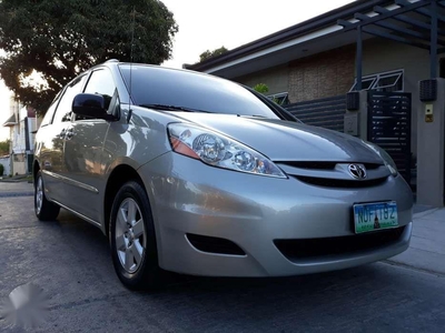 2007 Toyota Sienna AT Silver Fresh For Sale
