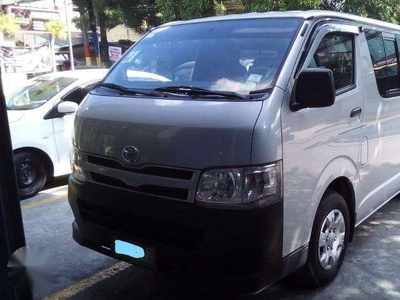 For sale Toyota Hiace commuter 2011 model.