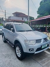Selling White Mitsubishi Montero 2012 in Quezon City