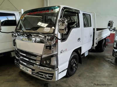 New Isuzu NKR Double Cab 4 door dropside truck 4x2 6wheeler