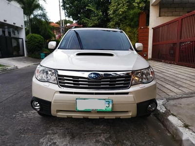 Pearl White Subaru Forester 2011 for sale in Automatic