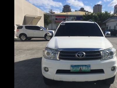 Sell White 2010 Toyota Fortuner in Parañaque