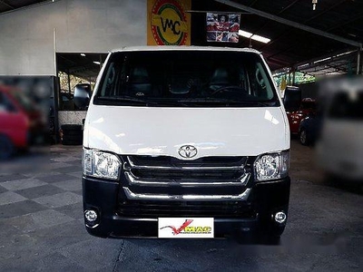 Sell White 2016 Toyota Hiace at 32000 km