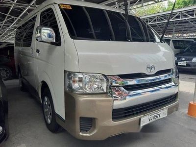 Sell White 2017 Toyota Hiace at 18000 km