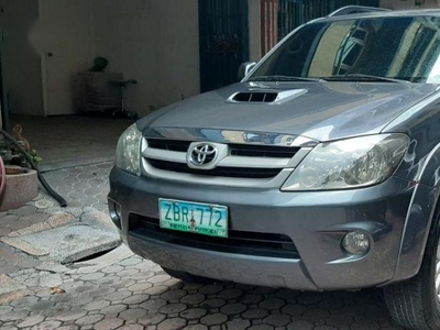 Selling 2nd Hand Toyota Fortuner 2005 Automatic Diesel at 80000 km in Manila