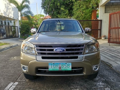 Selling Grey Ford Everest 2012 in Parañaque